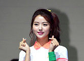 [BZ포토] 아이오아이 임나영, 영혼 담은 손가락 하트