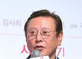 [BZ포토] 박근형, 할매만을 바라보는 프로 사랑꾼