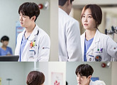 ‘낭만닥터’ 유연석 서현진, 시작부터 냉랭 기류? 기싸움 포착