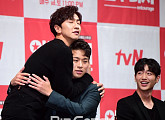 [BZ포토] 서강준, 이광수X박정민 케미가 부러워~
