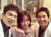유연석·한석규·서현진, '낭만닥터 김사부' 깜짝 만남 "포스터 촬영 기념"
