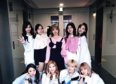 트와이스, '더쇼' 출연 인증샷 공개 "청순 귀욤 상큼"