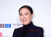 [BZ포토] 강수연, 세월 무색한 미모