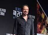 [BZ포토] 포즈 취하는 '잭 리처' 에드워드 즈윅 감독