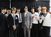 방탄소년단, 팬미팅 방문한 배용준 모습 공개 “감사합니다”