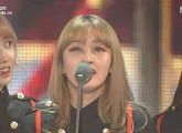 [멜론뮤직어워드] 트와이스, 데뷔 1년만에 대상 영예..뜨거운 눈물