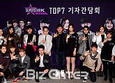 [BZ포토] 포즈 취하는 '슈퍼스타K 2016' TOP7과 심사위원들