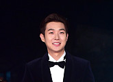 [BZ포토] 최우식, 신인남우상 시상자로 왔어요~