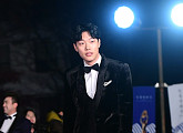 [BZ포토] 류준열, 청룡영화상 레드카펫 밟아요~