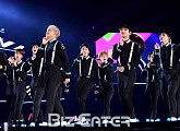 [BZ포토] 세븐틴 등장에 고척돔이 떠들썩!