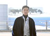 [BZ포토] 박서준, 공항 들썩이게 만든 런웨이 워킹