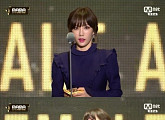 [2016 MAMA] 태연, 여자가수상 선정…수상 소감 중 ‘울컥’