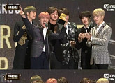 [2016 MAMA] 방탄소년단, 베스트 퍼포먼스상 수상 "고마워요 아미"