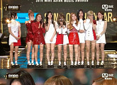 [2016 MAMA] 트와이스, 올해의 노래상 수상 ‘경이로운 성장’