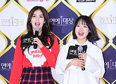 [BZ포토] 전소미-최유정, 'KBS 연예대상' 레드카펫 MC예요~
