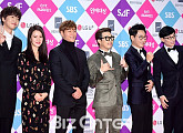 [BZ포토] 송지효-김종국까지…SBS 연예대상 뜬 완전체 '런닝맨'
