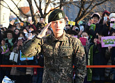 [BZ출격] JYJ 김재중 전역 축하에 韓中日 팬 500여 명 몰려 '성황'