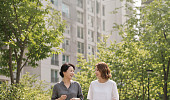 딸이 챙기는 엄마의 건강, 하루 10분 걷기