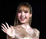 [부국제 레드카펫] 블랙핑크 리사, 깜짝 등장