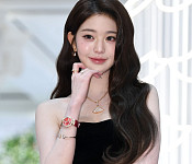 장원영, 팝업 현장 압도한 우아한 비주얼 무드