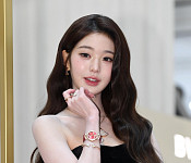 장원영, 눈부신 비주얼 완벽한 포즈 '시선 싹쓸이'