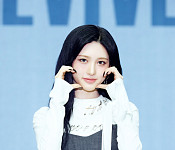 [비즈 포토] 아이브 가을, 사랑스러운 볼하트