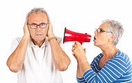 70대 3명 중 2명이 겪는 난청, "놔두면 청력 잃어"