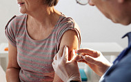 정기적인 독감 백신 접종, 알츠하이머 발병 낮춘다