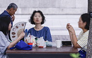 대부분 지역 폭염경보 발효, 체감온도 최고 36도…고령층 온열질환 ‘주의’