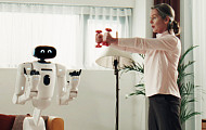 고령자 돌봄 공백 대안은 로봇? LG, CES서 홈로봇 공개