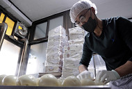 안흥 손 찐빵ㆍ만두 공장, 겨울 성수기 맞아 바쁜 '극한직업'