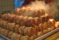 영천시장 야구공 떡갈비, ‘서민갑부’의 연 매출 12억 원 비결은?