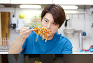 '어남선생' 류수영, 골뱅이소면ㆍ한단미나리전ㆍ꽃게라면 가성비 최강 레시피 공개(ft. 기본초장)