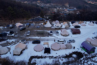 캠핑장 관리자→맞춤 개조 캠핑카까지 한겨울 캠핑의 낭만 위한 '극한직업'