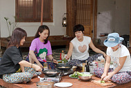 조혜련, 문희경ㆍ서지오ㆍ신봉선과 시골 한옥 촌캉스…남편과 나이 들수록 행복한 근황 공개(절친 토큐멘터리 4인용식탁)