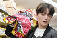 김재중, 식자재 마트 대용량 조미료 쇼핑→대패베이컨칩ㆍ대패짬뽕 레시피 공개(편스토랑)