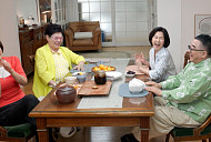 이성미ㆍ양희은ㆍ김수철ㆍ김혜영, 나이 초월 근황 토크…이성미 자녀 조은기X조은별, 감사 인사 위해 김혜영 집 방문(4인용식탁)