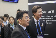 [비즈 스톡] 하이브 주가 강세…방시혁·RM APEC CEO 서밋 동행→中시장 기대감