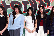 뉴진스 전원 복귀 선언에 어도어 '신중'