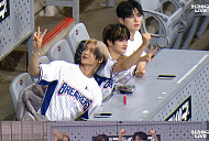 나우즈 '최강야구' 직관 경기 참석…이찬원 "실력 뛰어난 후배" 극찬