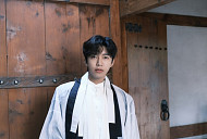 임영웅, 시즌그리팅 예약 판매 시작…친필 사인 캘린더 추첨