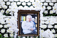 故 이순재 빈소 마련…조화·조문 추모 발걸음