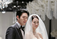 신민아♥김우빈, 결혼식 사진 공개…영화 같은 비주얼