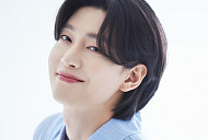 김용빈, 노래도 기부도 1등…통일부 장관상 수상