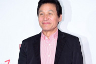 조용필·박상원, 故안성기 빈소 찾아…충무로 시민 분향소 설치