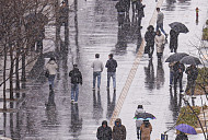 [오늘 날씨] 낮 최고 17도…오전까지 중부 곳곳 비·눈