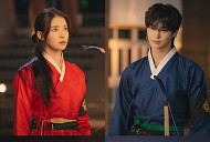 ‘21세기 대군부인’ 아이유·변우석, 왕립학교 선후배→결혼까지