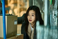 '군체', 새로운 좀비 탄생…전지현·구교환·지창욱 스틸 공개