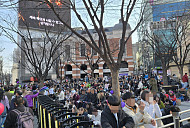 [비즈 포토] BTS 보려고 아침부터 광화문 광장 점령한 팬들