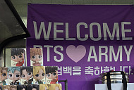 [비즈 포토] "웰컴 BTS·아미" 편의점도 보랏빛 변신